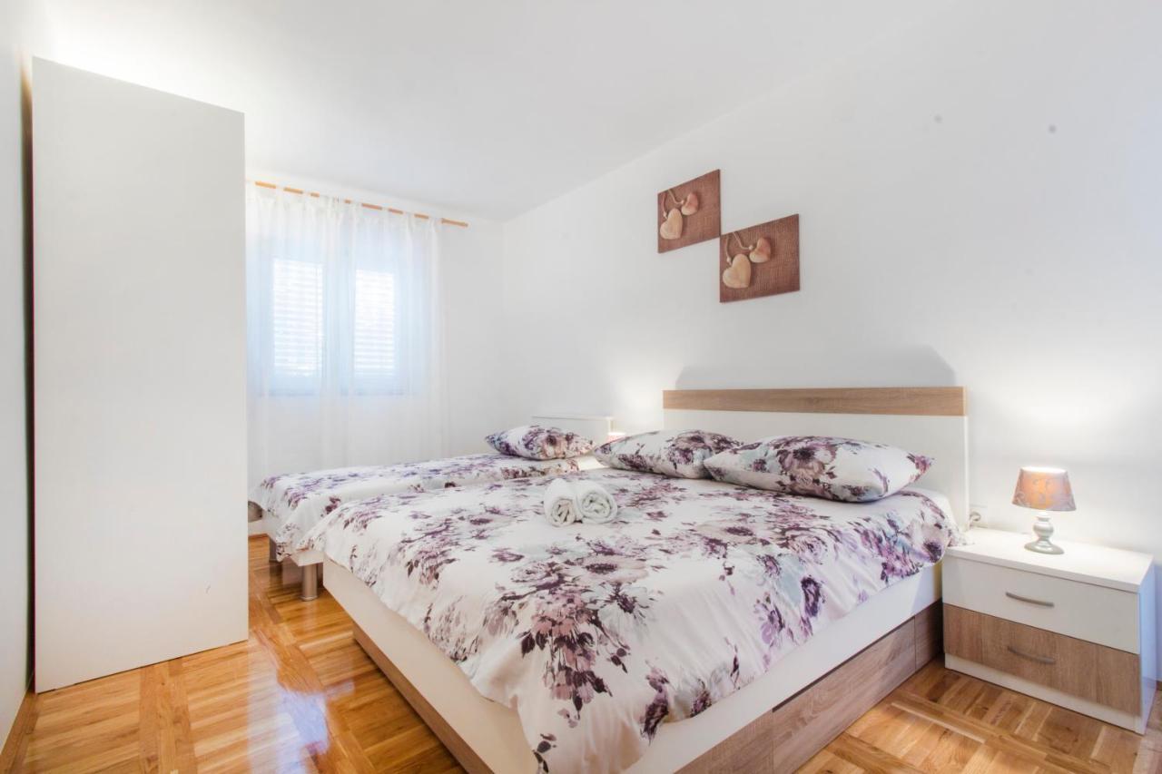 Apartmani Vesna Grebastica Exterior photo