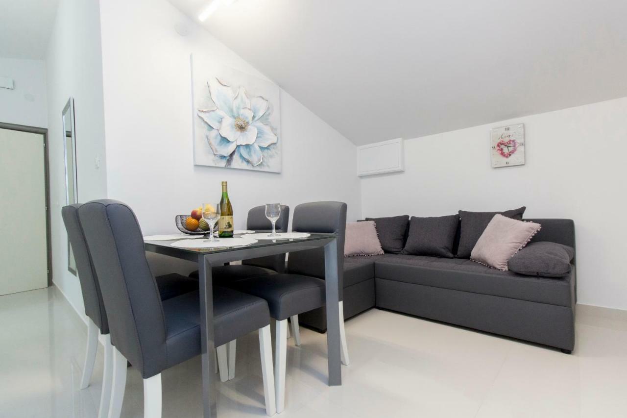 Apartmani Vesna Grebastica Exterior photo