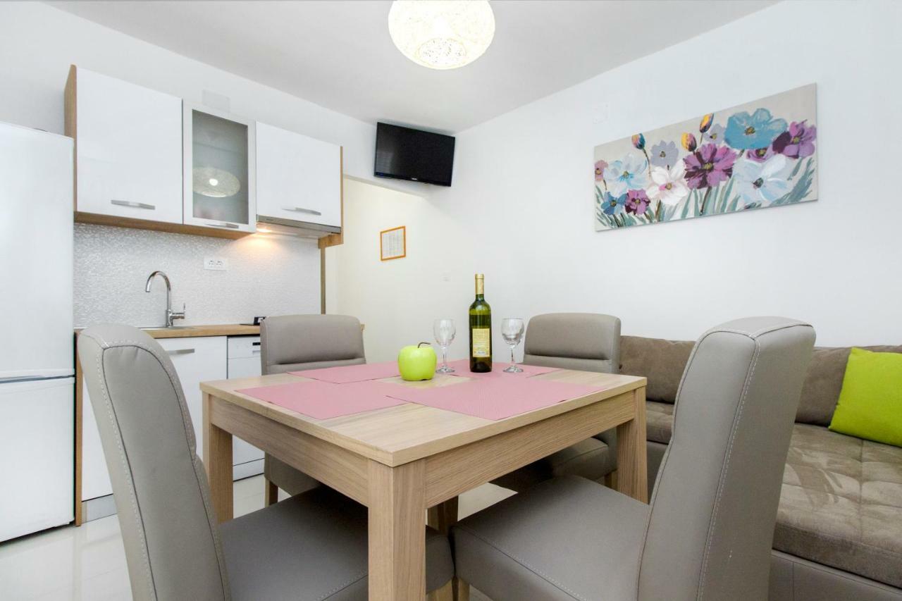 Apartmani Vesna Grebastica Exterior photo