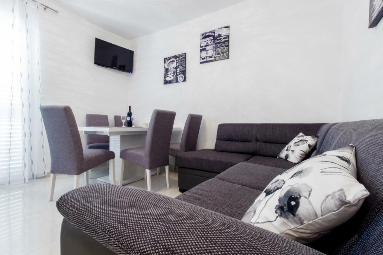 Apartmani Vesna Grebastica Exterior photo