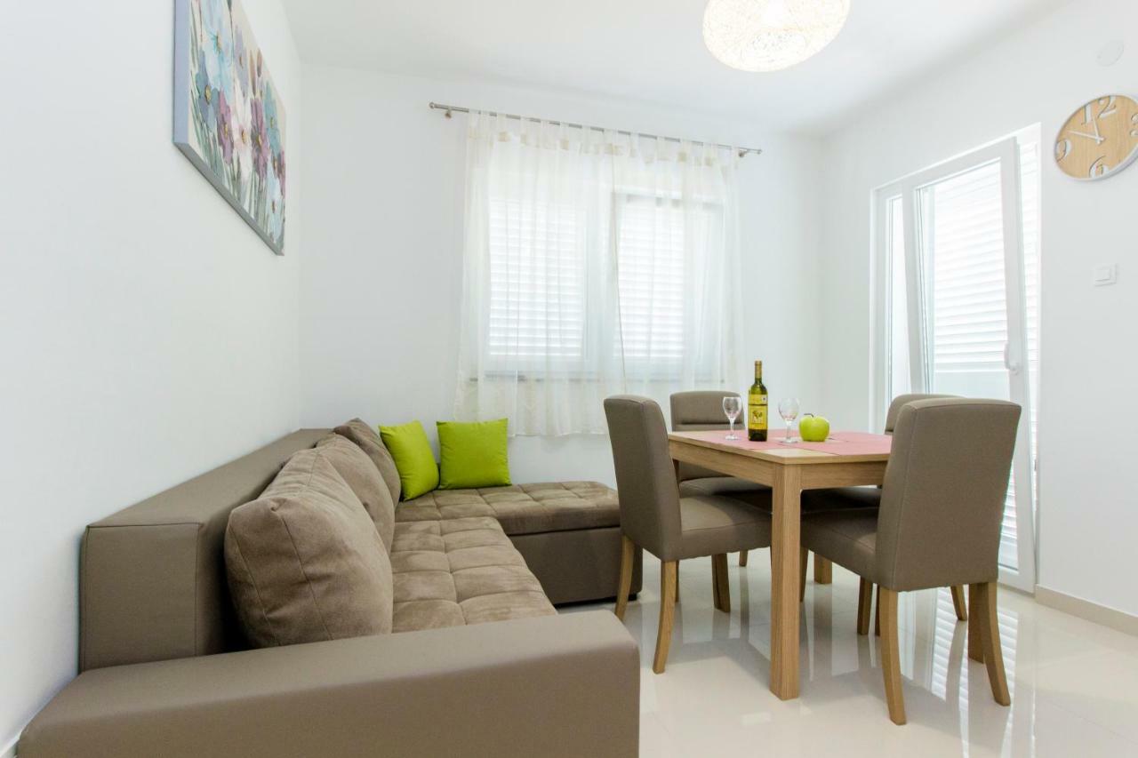 Apartmani Vesna Grebastica Exterior photo
