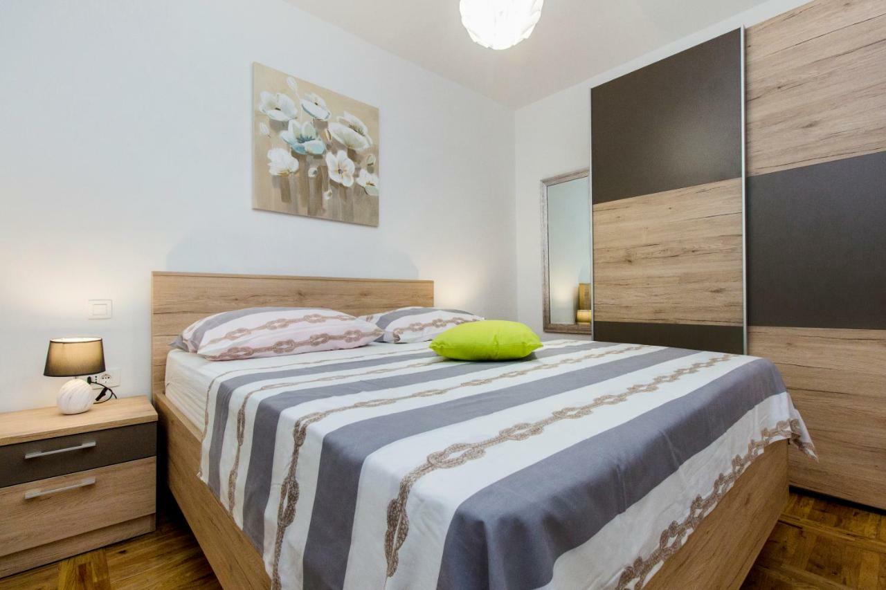 Apartmani Vesna Grebastica Exterior photo
