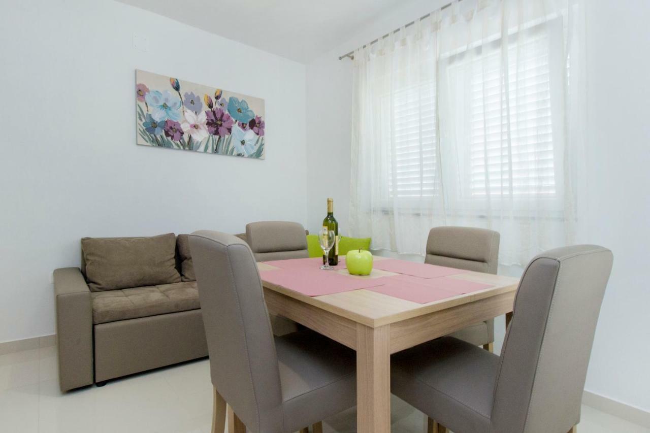 Apartmani Vesna Grebastica Exterior photo