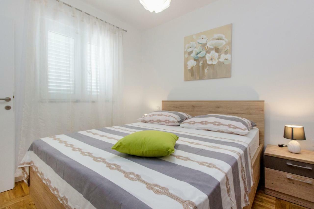 Apartmani Vesna Grebastica Exterior photo