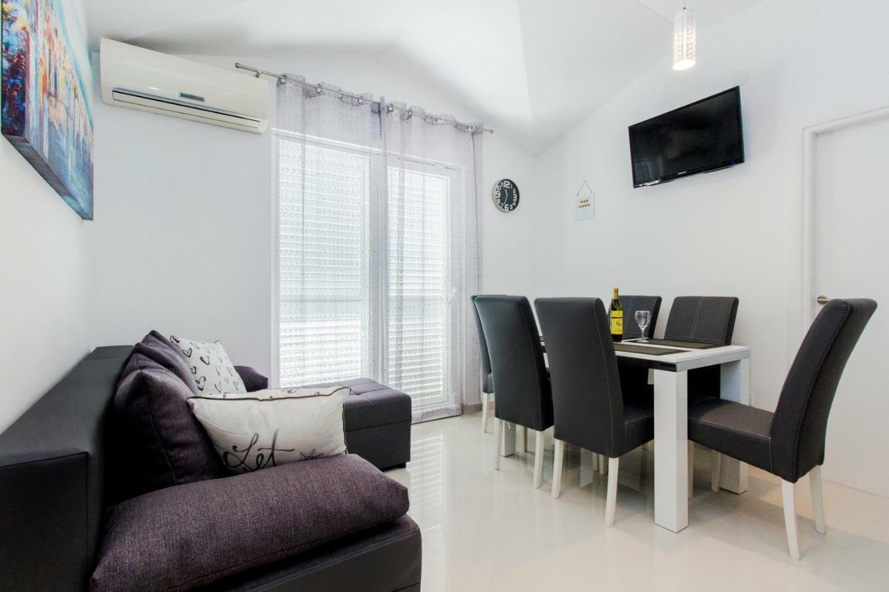 Apartmani Vesna Grebastica Exterior photo