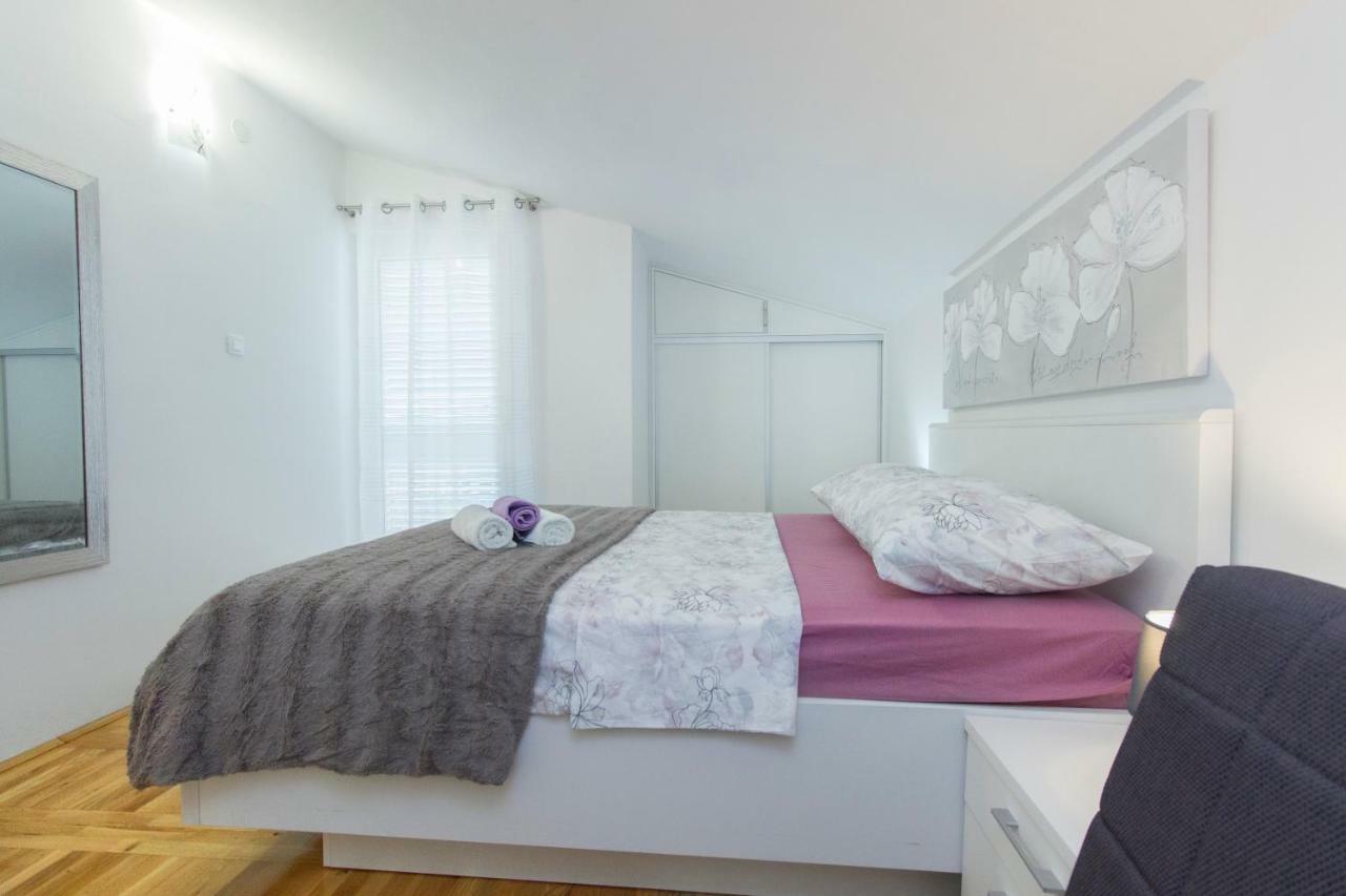 Apartmani Vesna Grebastica Exterior photo