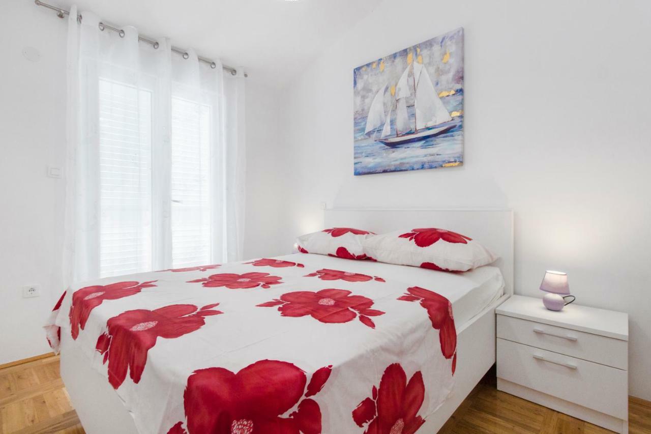 Apartmani Vesna Grebastica Exterior photo